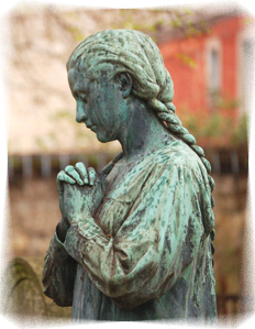 praying statue